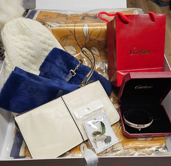 luxurious hamper with stunning cashmere scarf bracelet gloves purse hat brooch