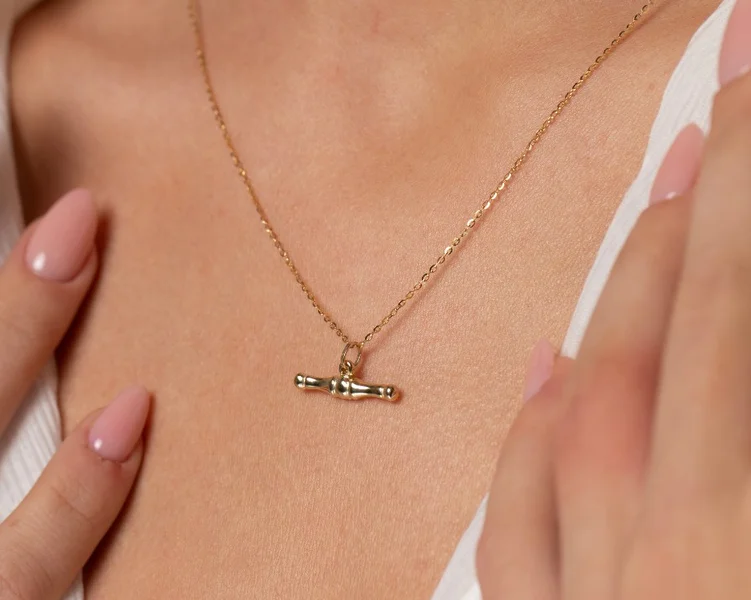 Win a 9ct gold T-Bar pendant necklace from Gear Jewellers