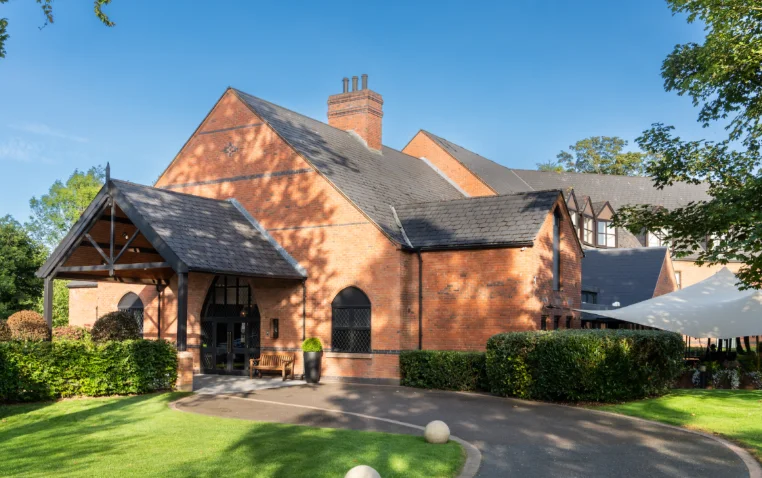 Competition: Win 1-Night B&B, 3-Course Dinner & Glass of Prosecco at The Clandeboye Lodge