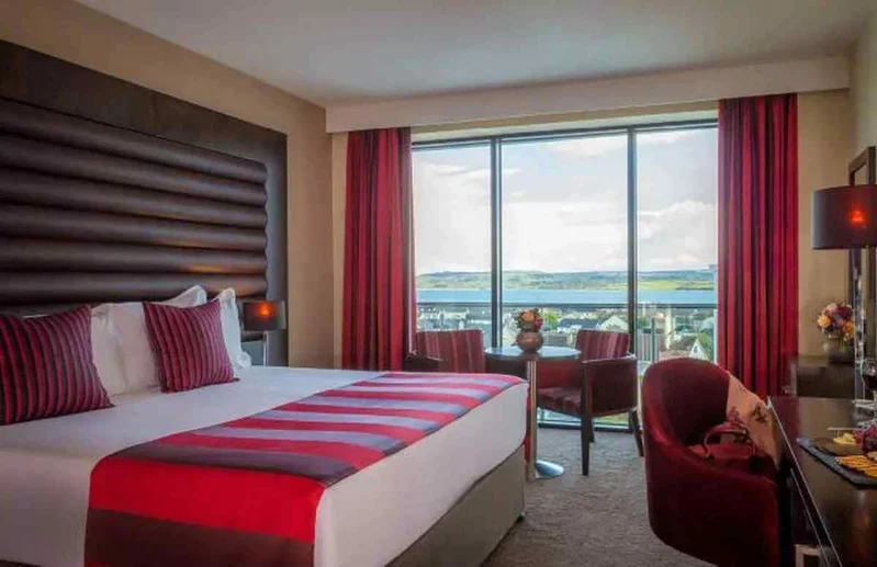 WIN tickets to Stars of Irish Country Concert plus a B&B stay in the Lough Rea Hotel