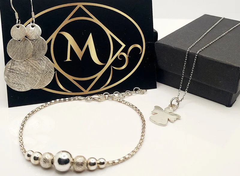 Win a beautiful 3-piece silver jewellery set