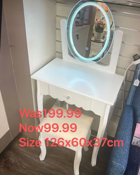 Win a gorgeous Vanity Set with an LED Mirror