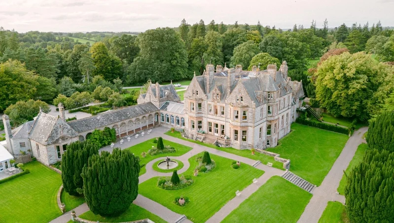 Win a €500 Castle Leslie Estate Gift Voucher this Christmas. - Christmas FM