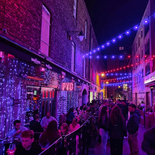 Win 1 of 4 x €250 bar tabs