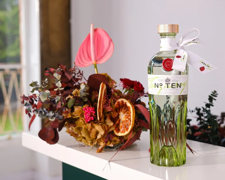 Win a festive Tanqueray No. Ten Gift Set